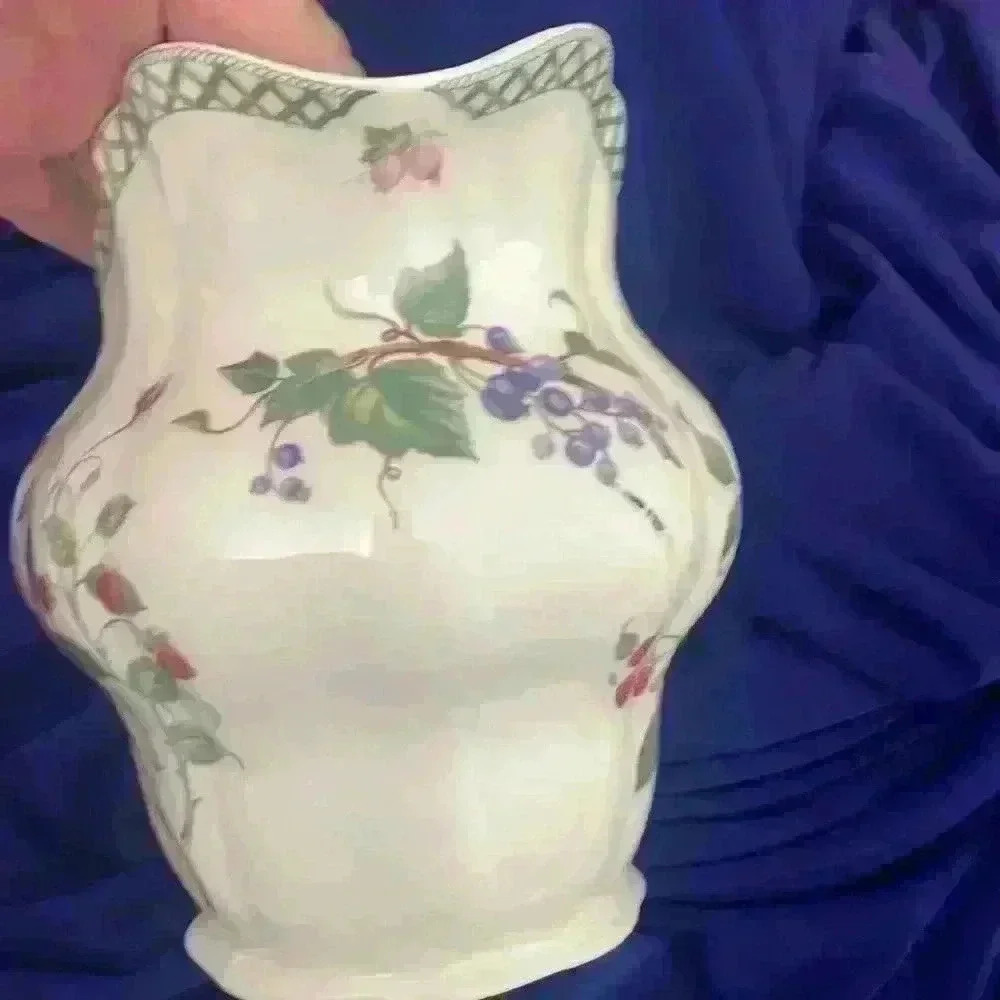 Royal Doulton Pitcher Beautiful Victorian Garden, perfect Condition - Picture 2 of 6